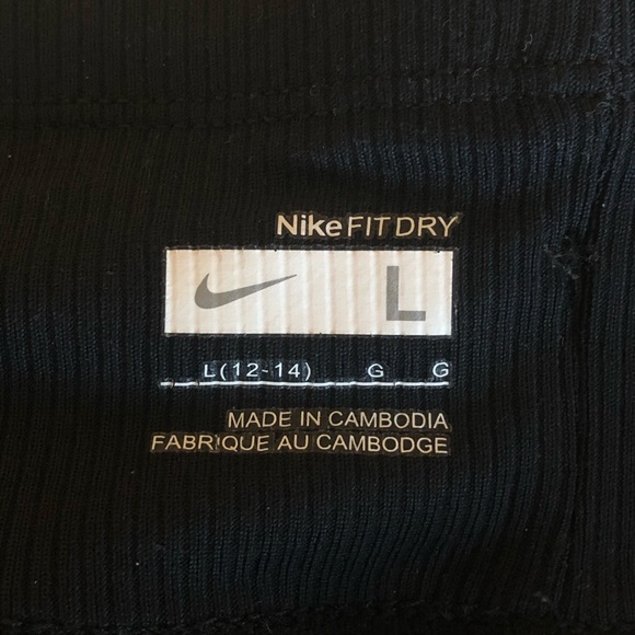 Nike Cropped Black Leggings with White Stripes - Picture 5 of 6